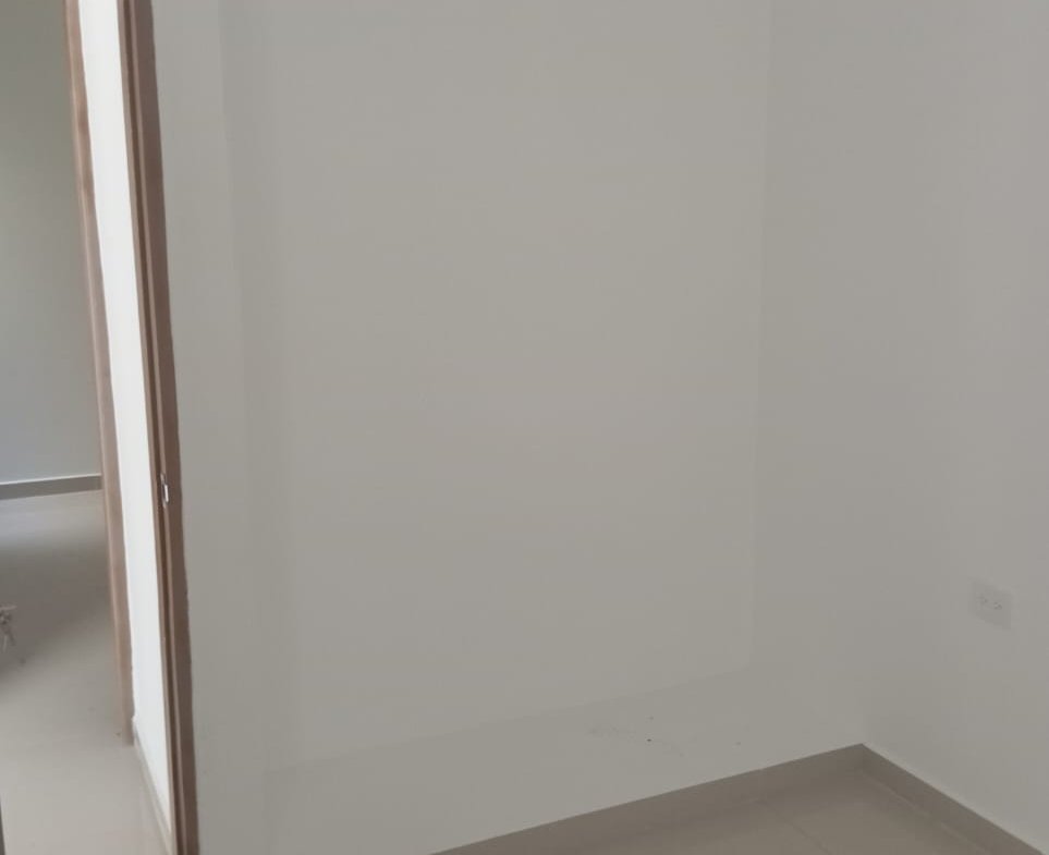 963
