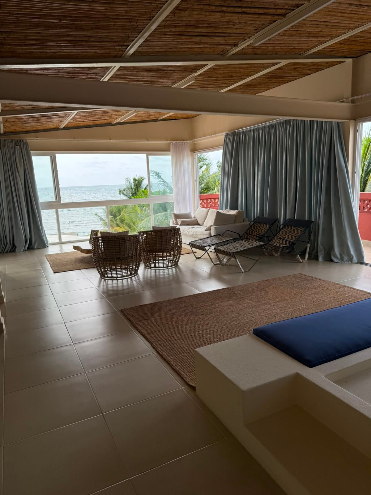 MANSION EN VENTA SOBRE EL MAR CARIBE EN COVEÑAS – SUCRE – COLOMBIA